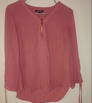 Roz & ALi 3/4 front zip adjustable sleeve blouse